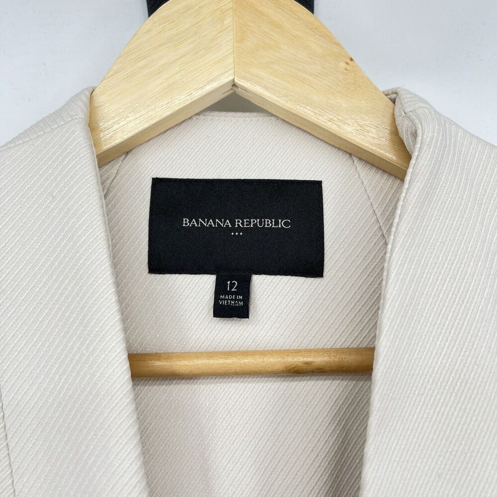 Banana Republic Cream Belted Blazer - Picture 7 of 10